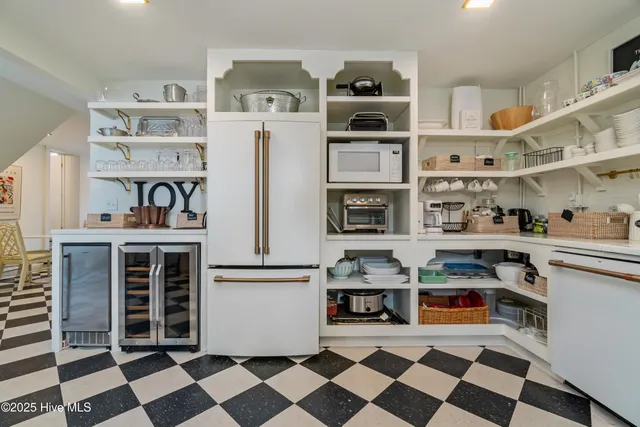 $939,000 | 1300 Evans Street, Morehead City, NC 28557