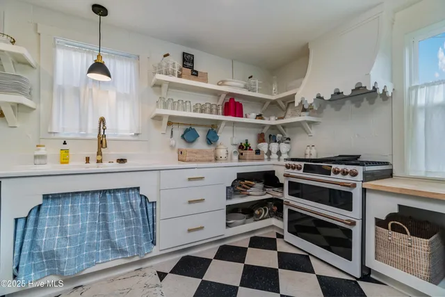 $939,000 | 1300 Evans Street, Morehead City, NC 28557