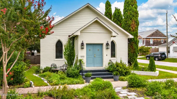 $895,000 | 1300 Evans Street, Morehead City, NC 28557