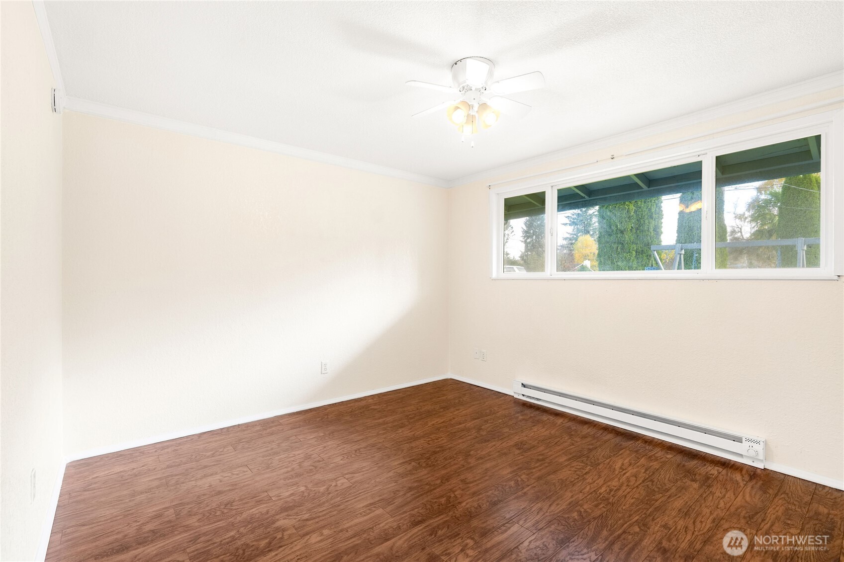 504 South 6th Street McCleary, WA 98557 - Photo 13 of 40 an empty room with a window
