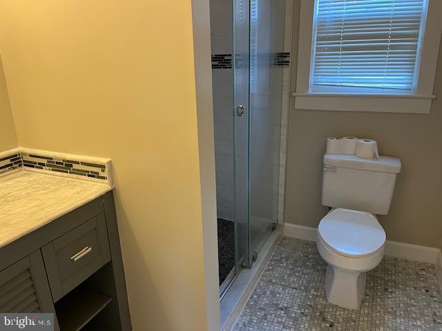 7032 Token Valley Road Manassas, VA 20112 - Photo 17 of 25 a bathroom with a toilet and a sink