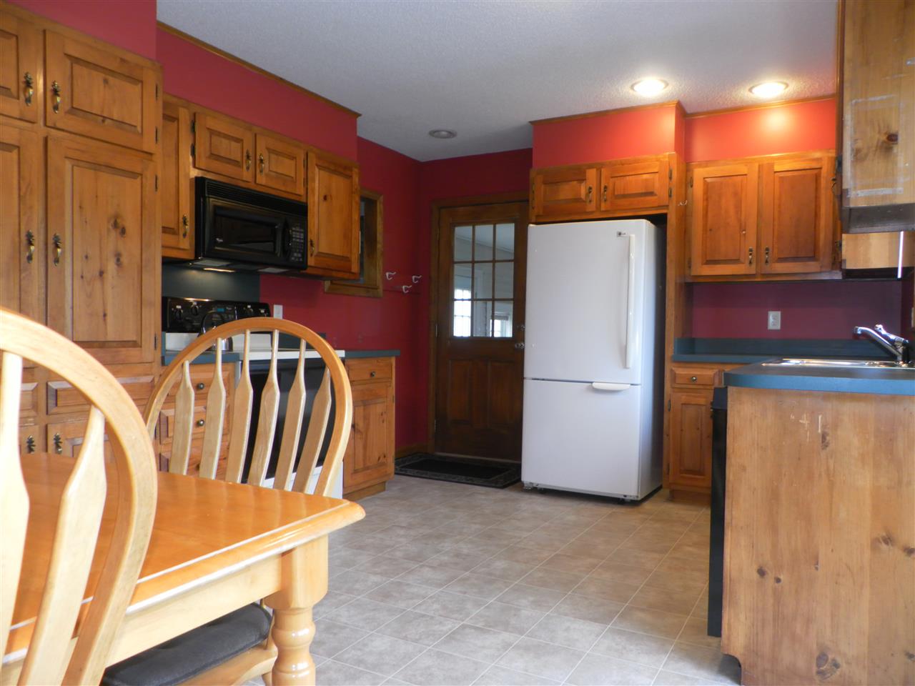 25 Dearborn Circle Walpole, NH 03608 - Photo 2 of 22