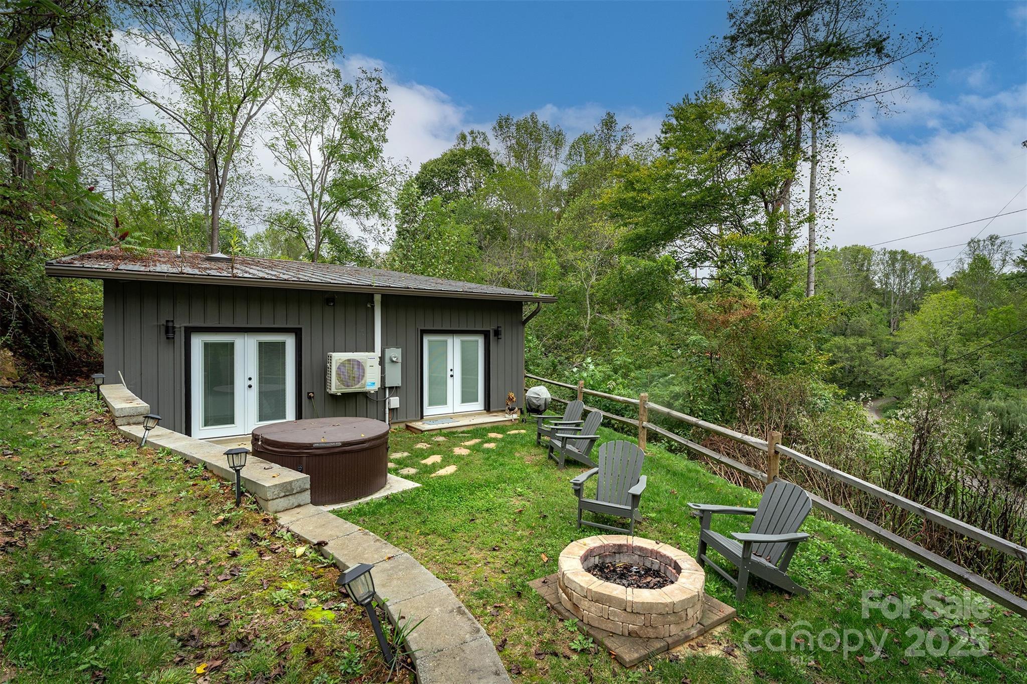 25 Nelon Road Asheville, NC 28804 - Photo 2 of 20
