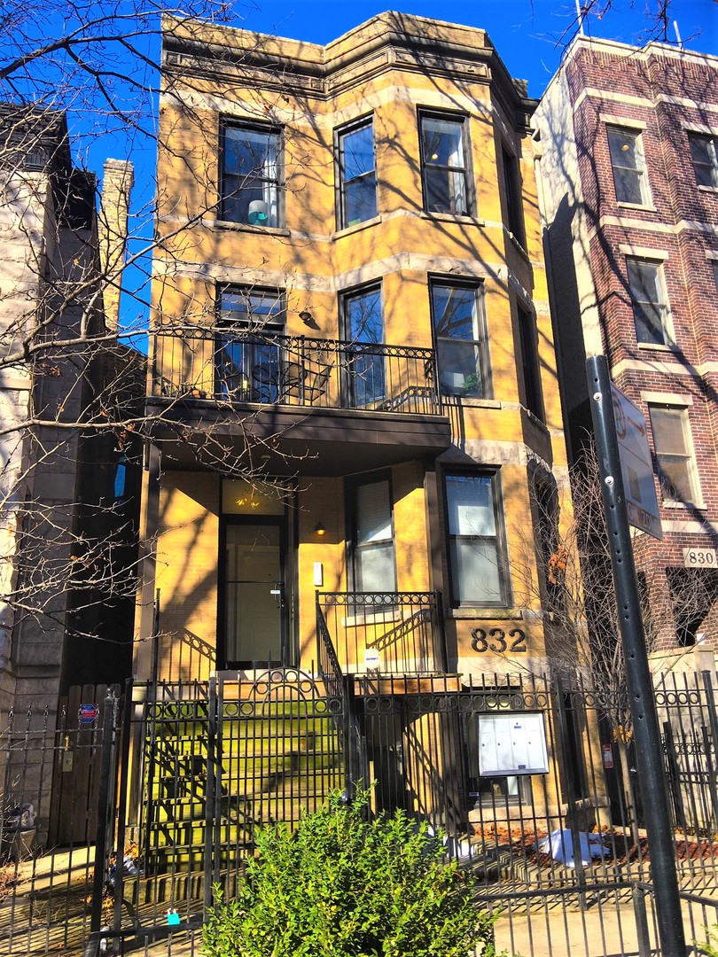 832 West Roscoe Street, Unit 1 Chicago, IL 60657 - Photo 1 of 12