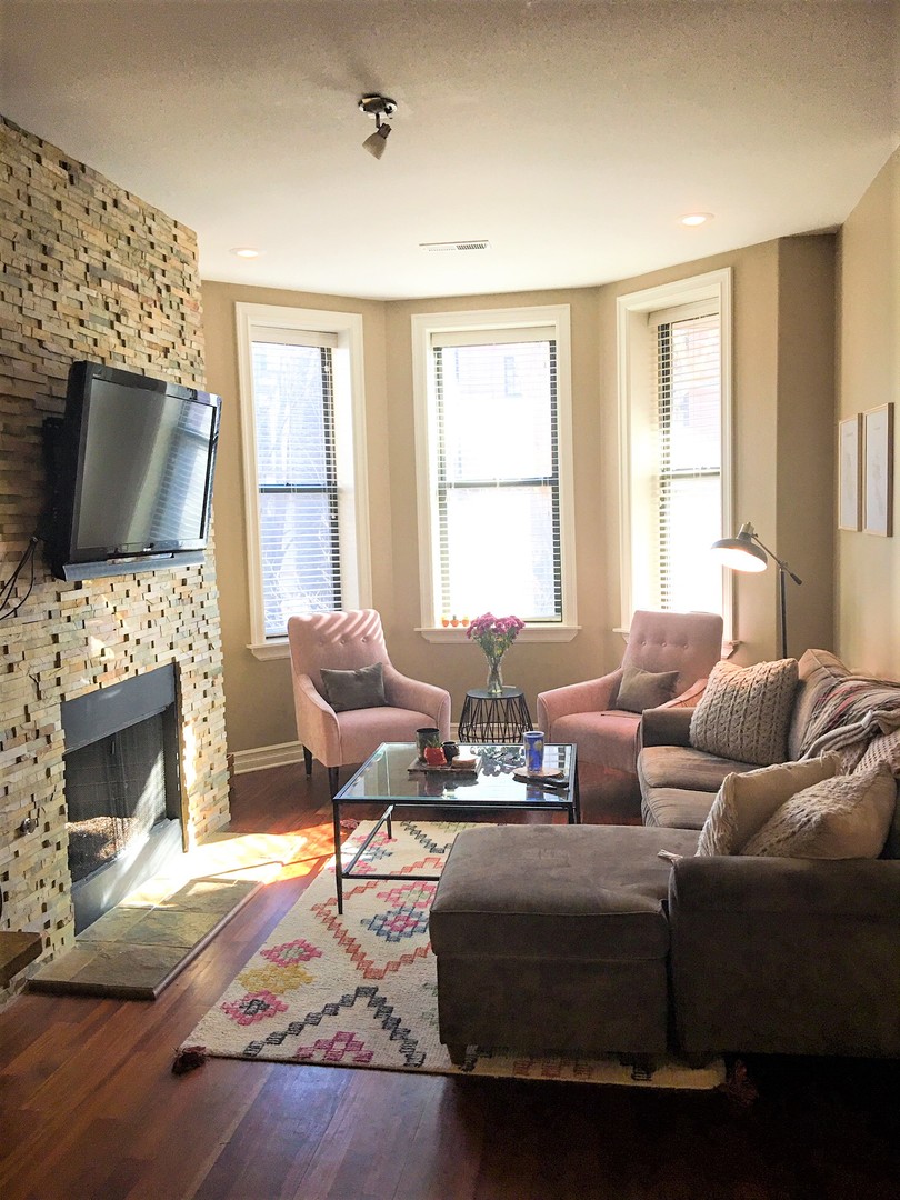 832 West Roscoe Street, Unit 1 Chicago, IL 60657 - Photo 2 of 12