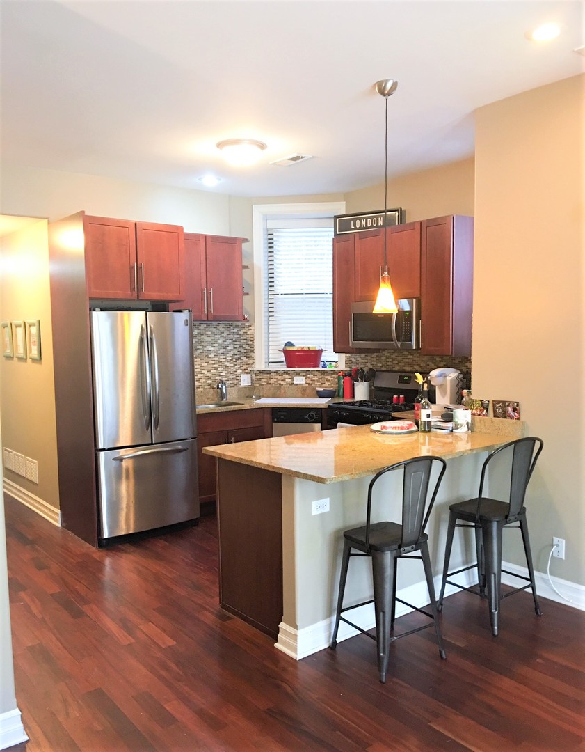 832 West Roscoe Street, Unit 1 Chicago, IL 60657 - Photo 3 of 12