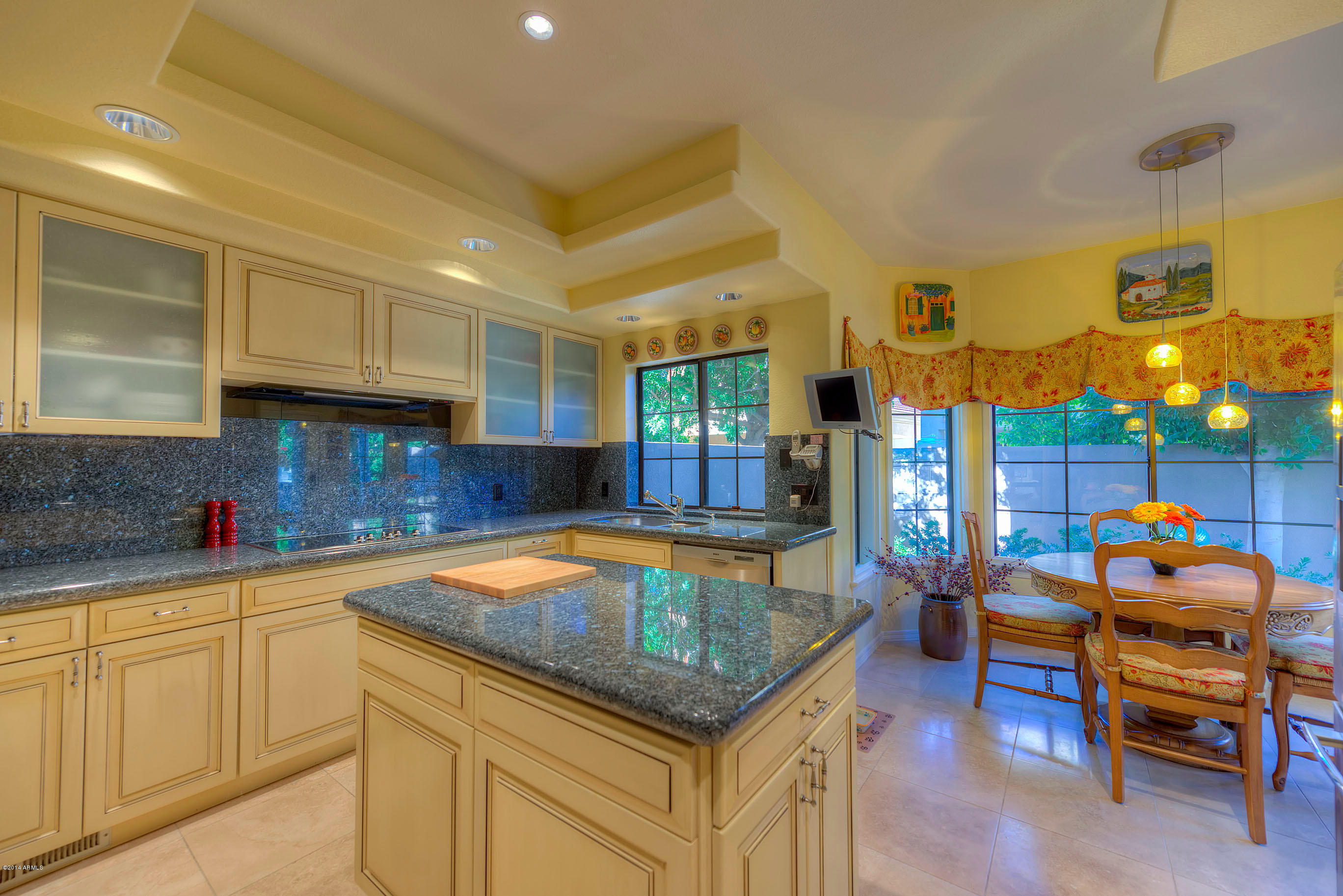 7525 East Gainey Ranch Road, Unit 165 Scottsdale, AZ 85258 - Photo 8 of 22 008_Kitchen and Breakfast Area