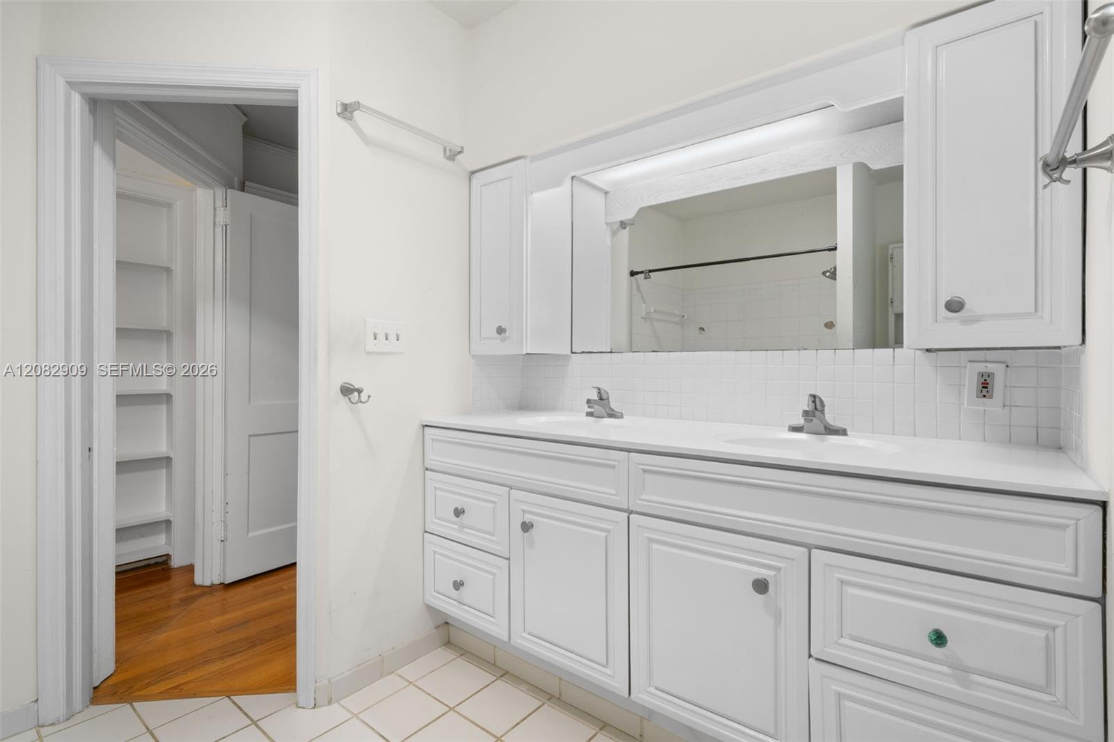 2521 Inagua Avenue Miami, FL 33133 - Photo 10 of 19 Gallery Image 10