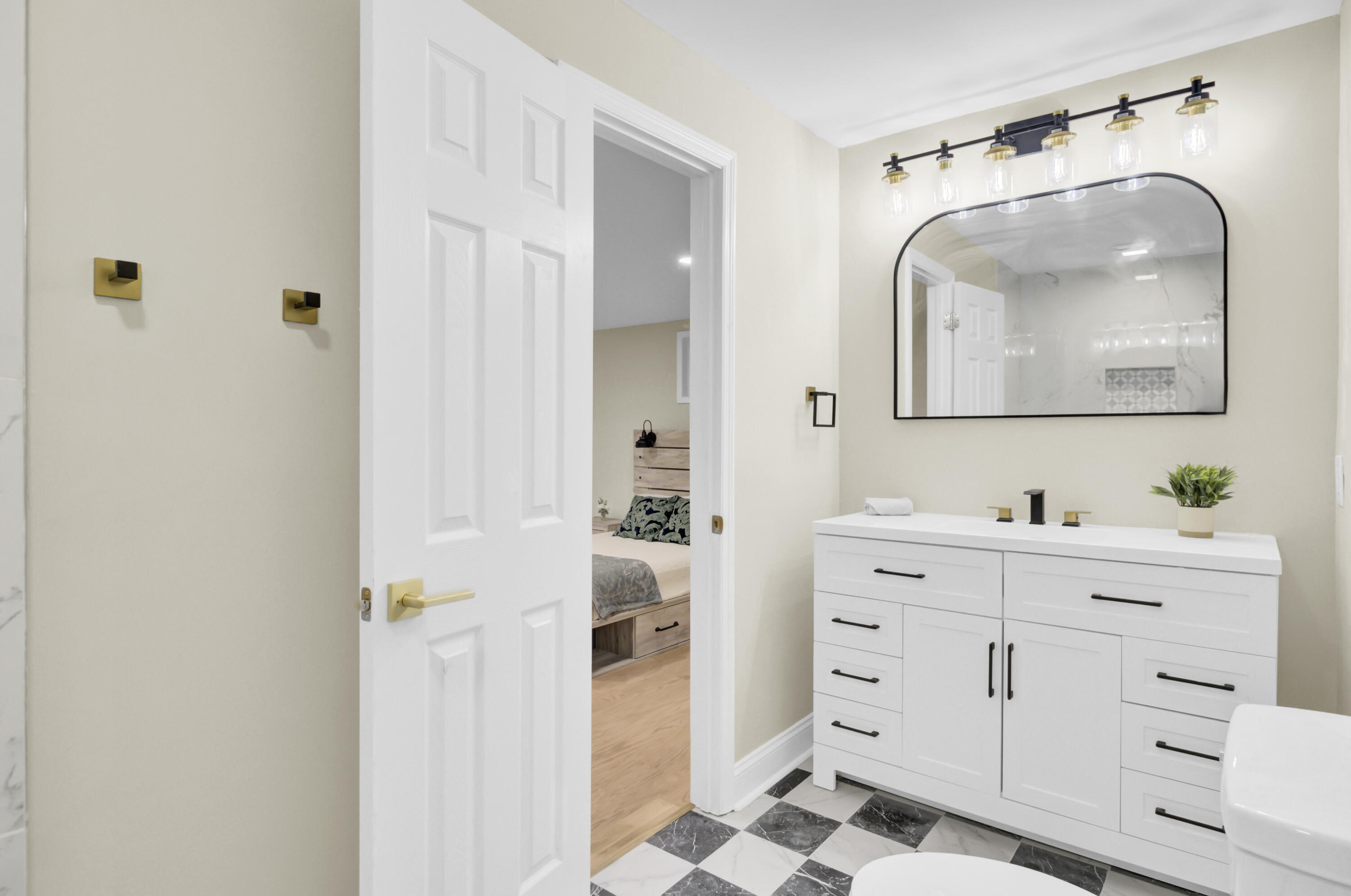 6008 Rembert Drive Hanahan, SC 29410 - Photo 7 of 40 (29)