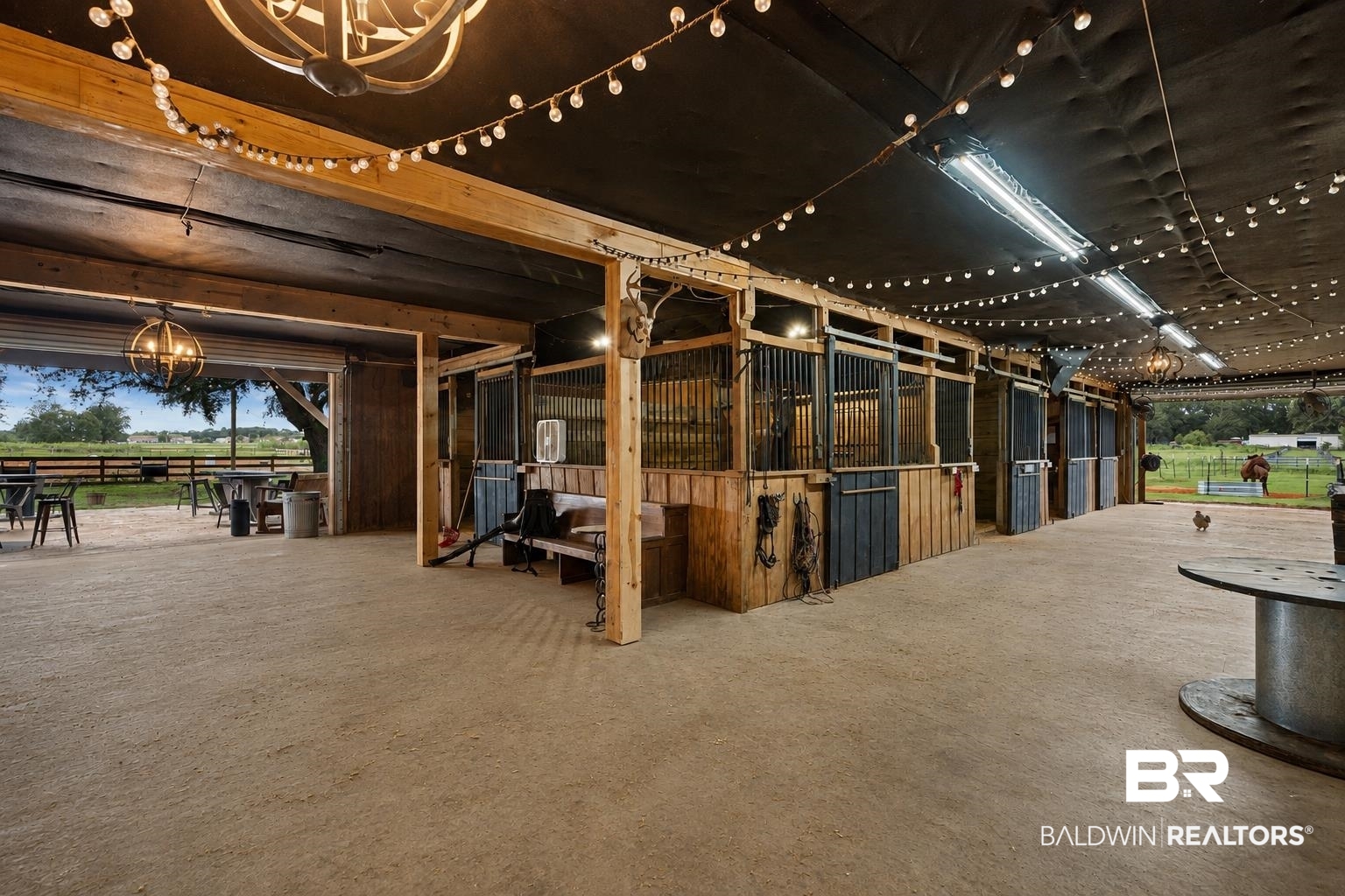 25331 Austin Road Daphne, AL 36526 - Photo 7 of 73 Horse stalls and event space