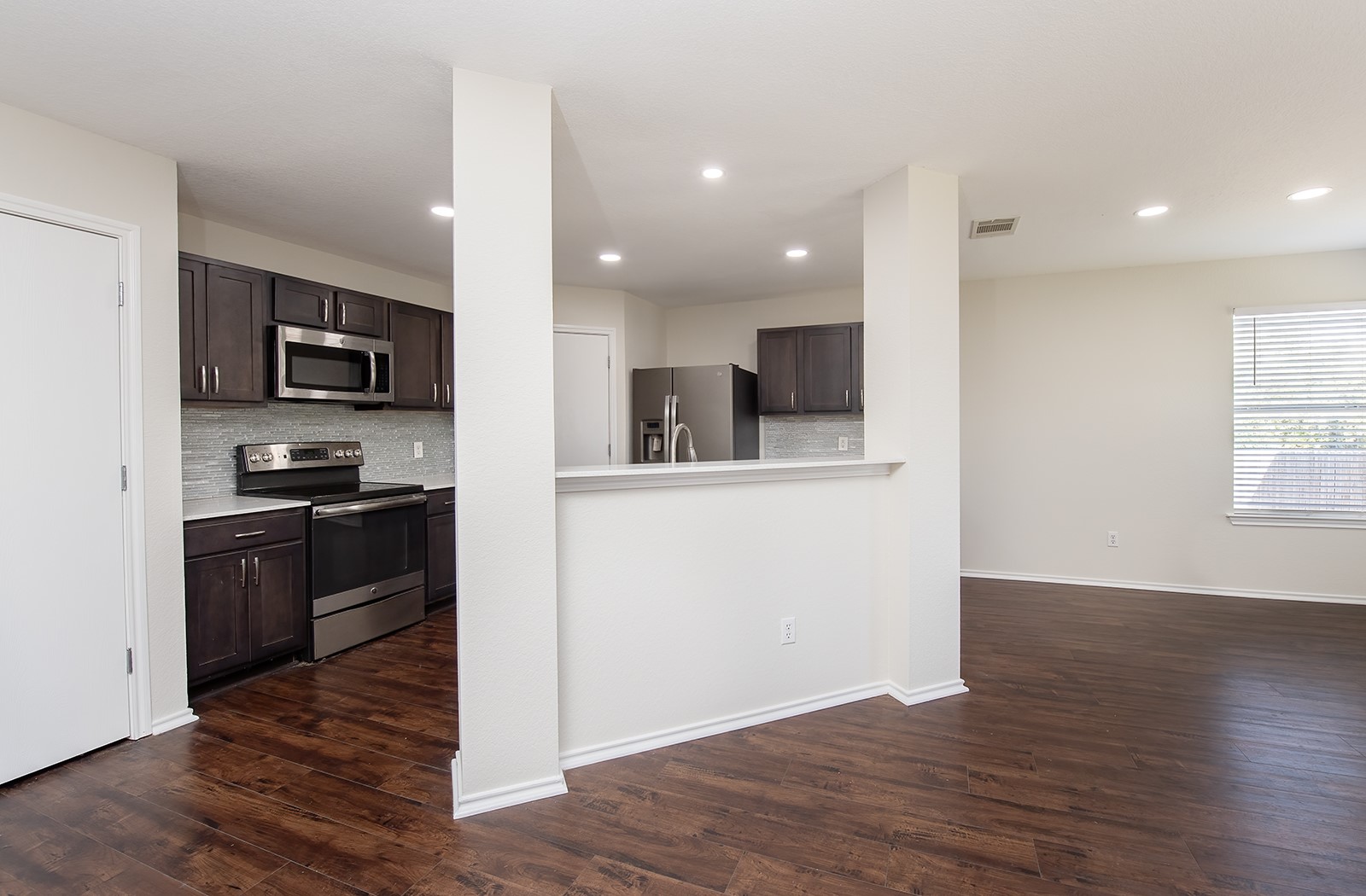 1004 Bluff Meadow Cove Georgetown, TX 78626 - Photo 5 of 26 a kitchen with granite countertop a refrigerator stove top oven and sink