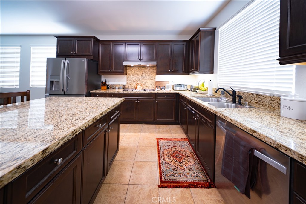 820 East Ruby Lace Way Azusa, CA 91702 - Photo 9 of 29