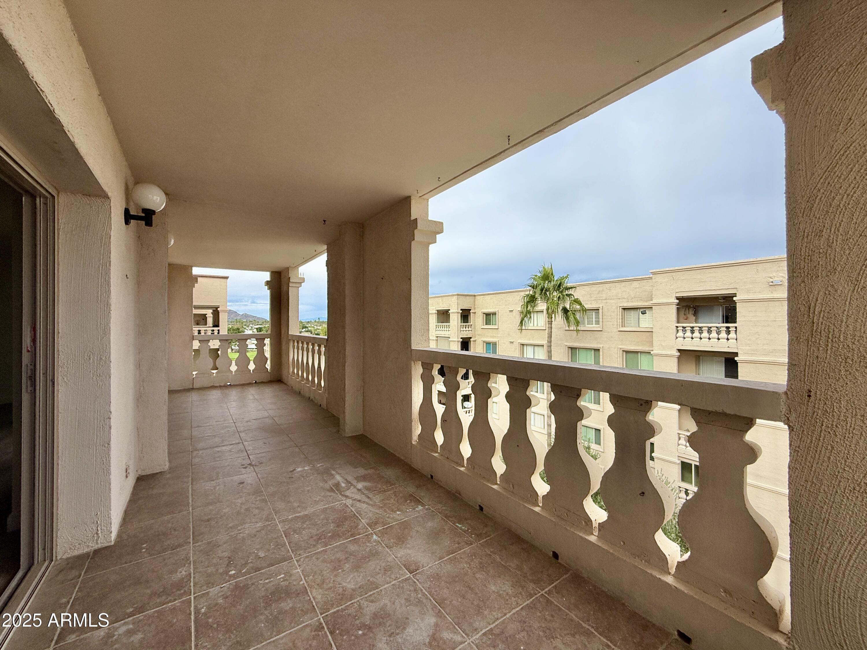 7930 East Camelback Road, Unit 709 Scottsdale, AZ 85251 - Photo 15 of 41 a view of a porch with a table and chairs