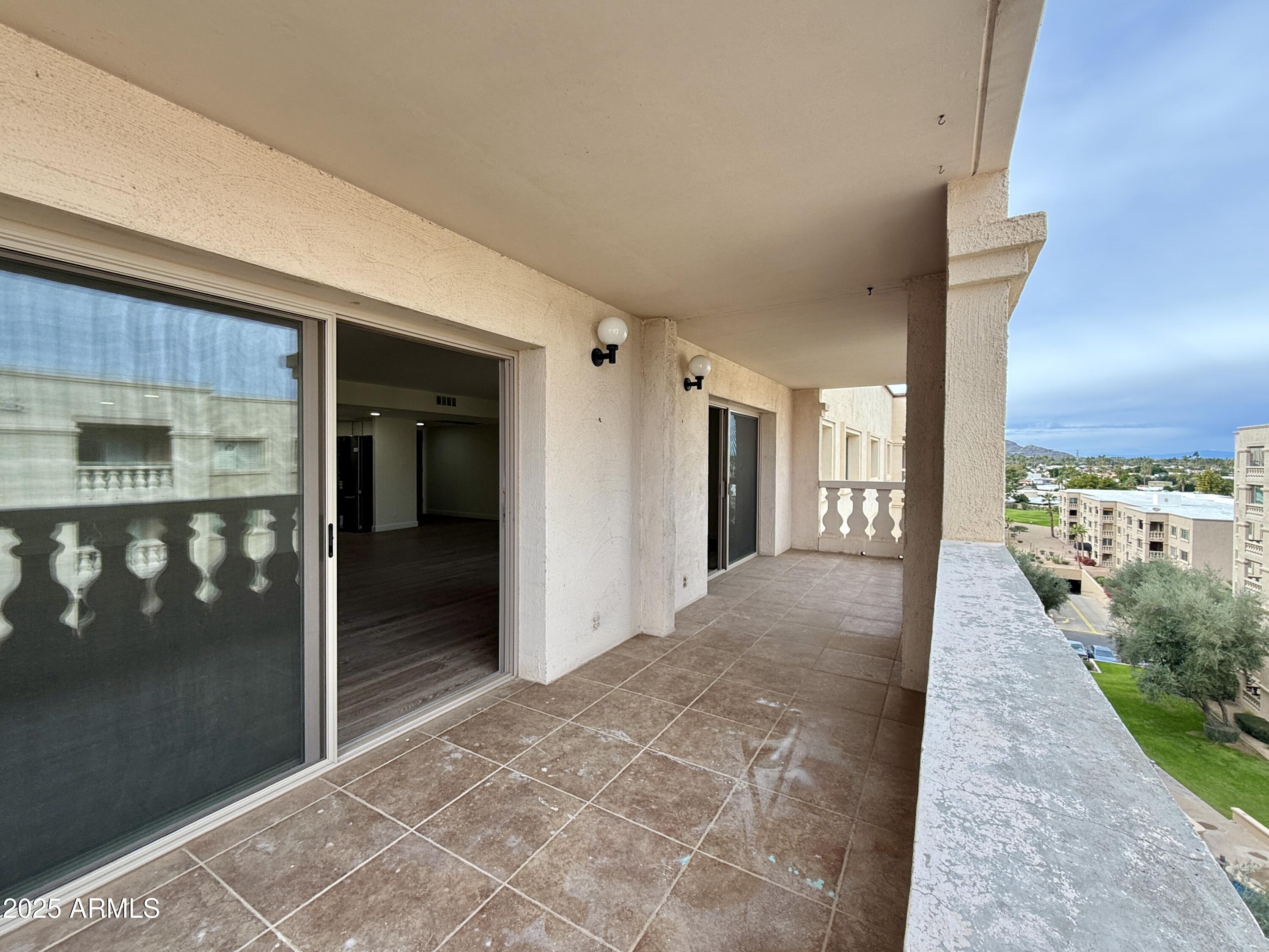 7930 East Camelback Road, Unit 709 Scottsdale, AZ 85251 - Photo 16 of 41 a view of a hallway with wooden floor and a living room