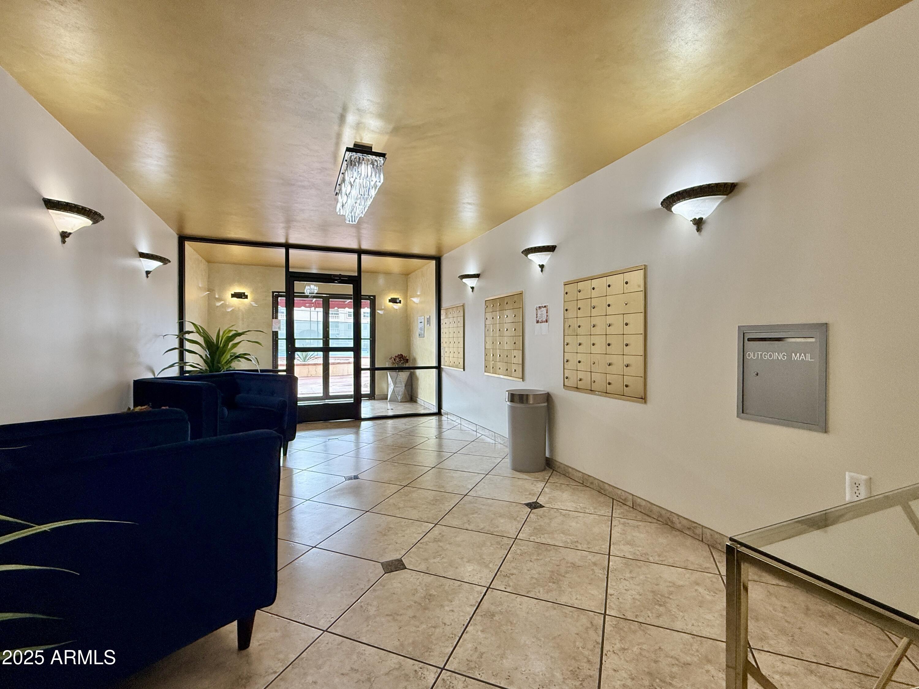 7930 East Camelback Road, Unit 709 Scottsdale, AZ 85251 - Photo 3 of 41 a living room with furniture