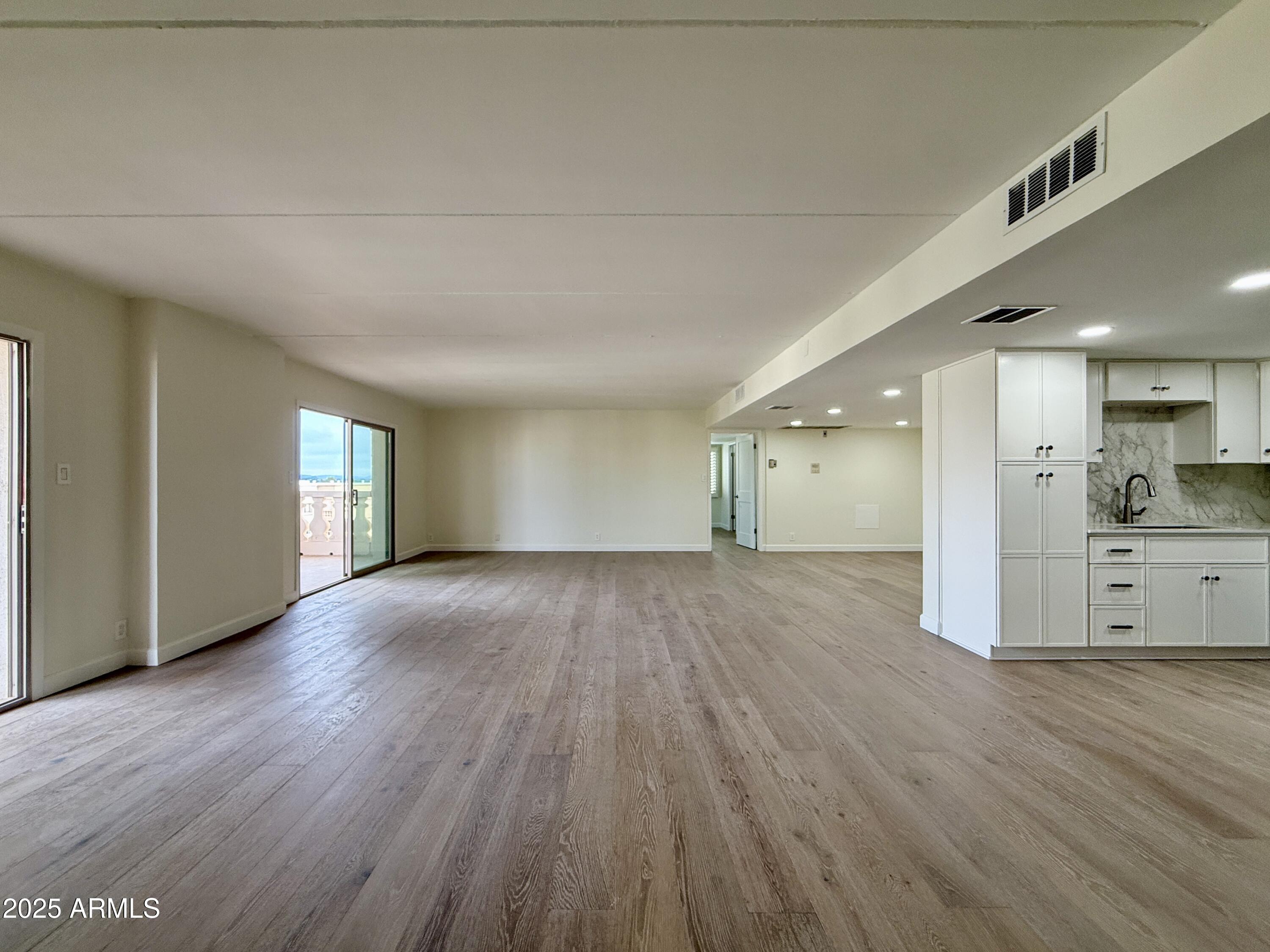 7930 East Camelback Road, Unit 709 Scottsdale, AZ 85251 - Photo 7 of 41 a view of an empty room and window