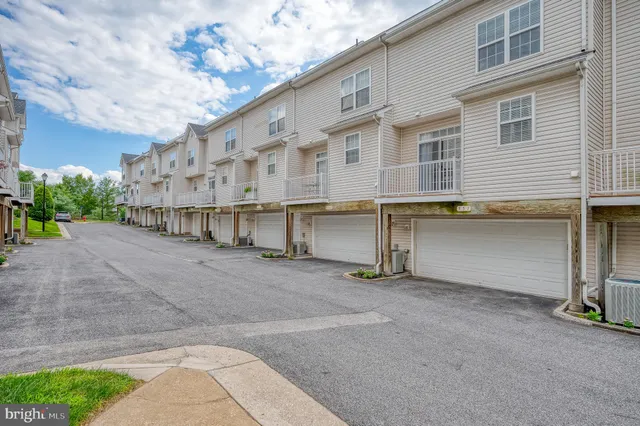 $2,700 | 557 Rhapsody Court, Unit 557, Cockeysville, MD 21030