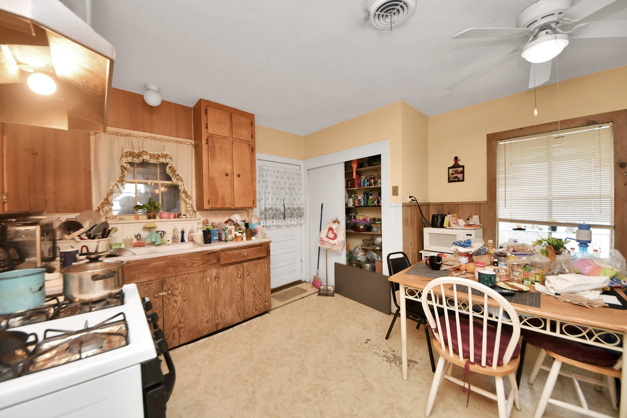5134 Leeland Street Houston, TX 77023 - Photo 11 of 28 a large kitchen with a table and chairs