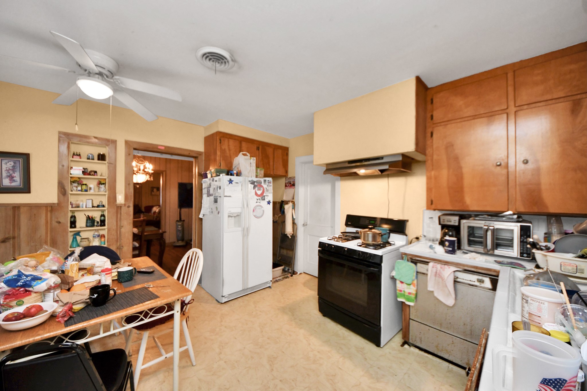 5134 Leeland Street Houston, TX 77023 - Photo 12 of 28 a kitchen that has a stove and a refrigerator