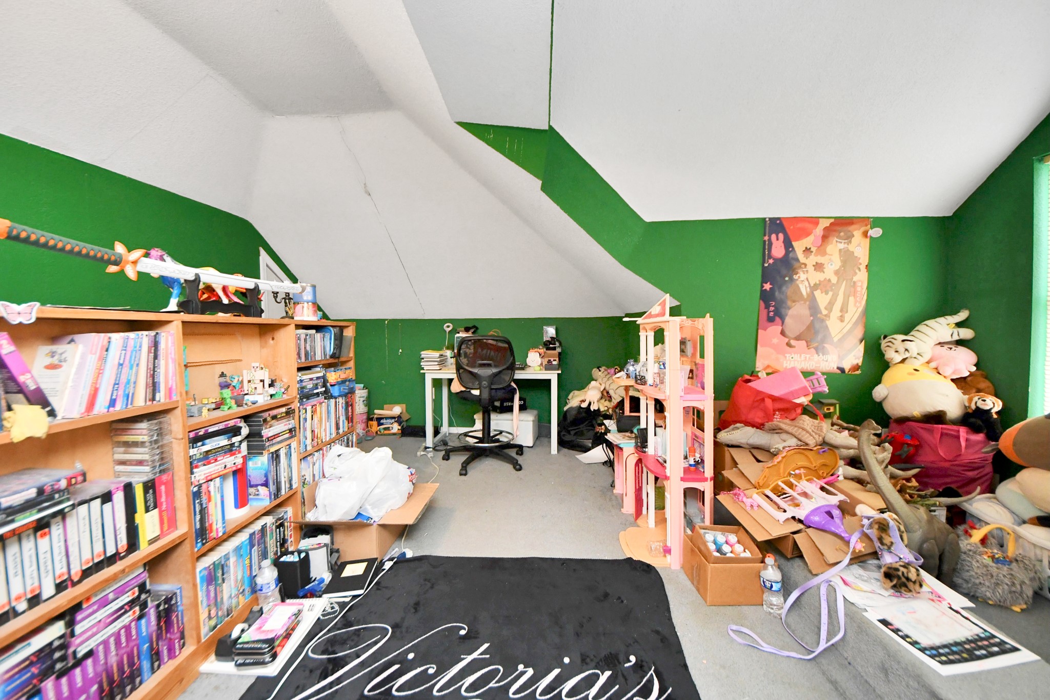 5134 Leeland Street Houston, TX 77023 - Photo 22 of 28 a room with lots of books and a book shelf