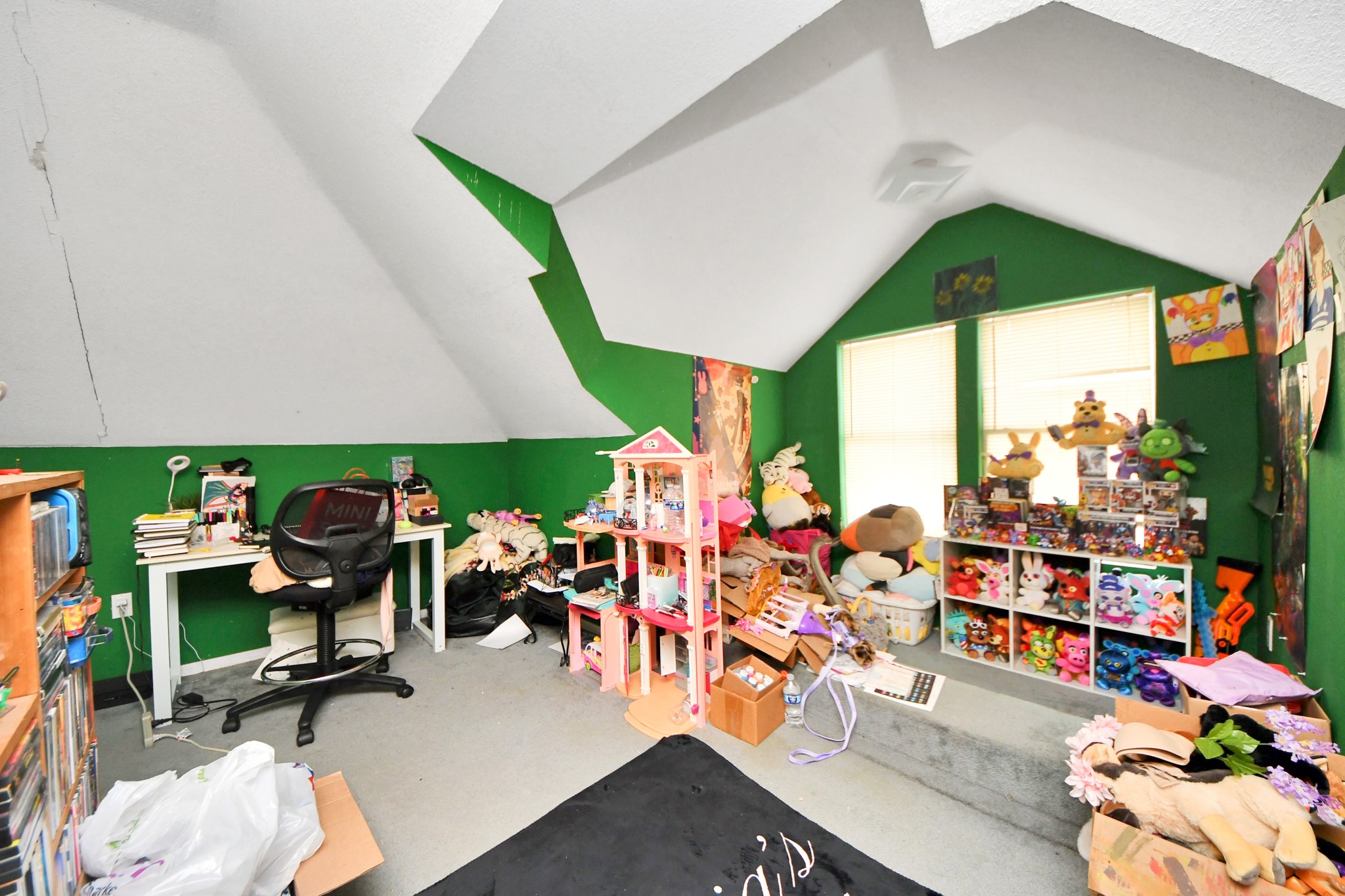 5134 Leeland Street Houston, TX 77023 - Photo 25 of 28 an outdoor space with lots of tables and chairs