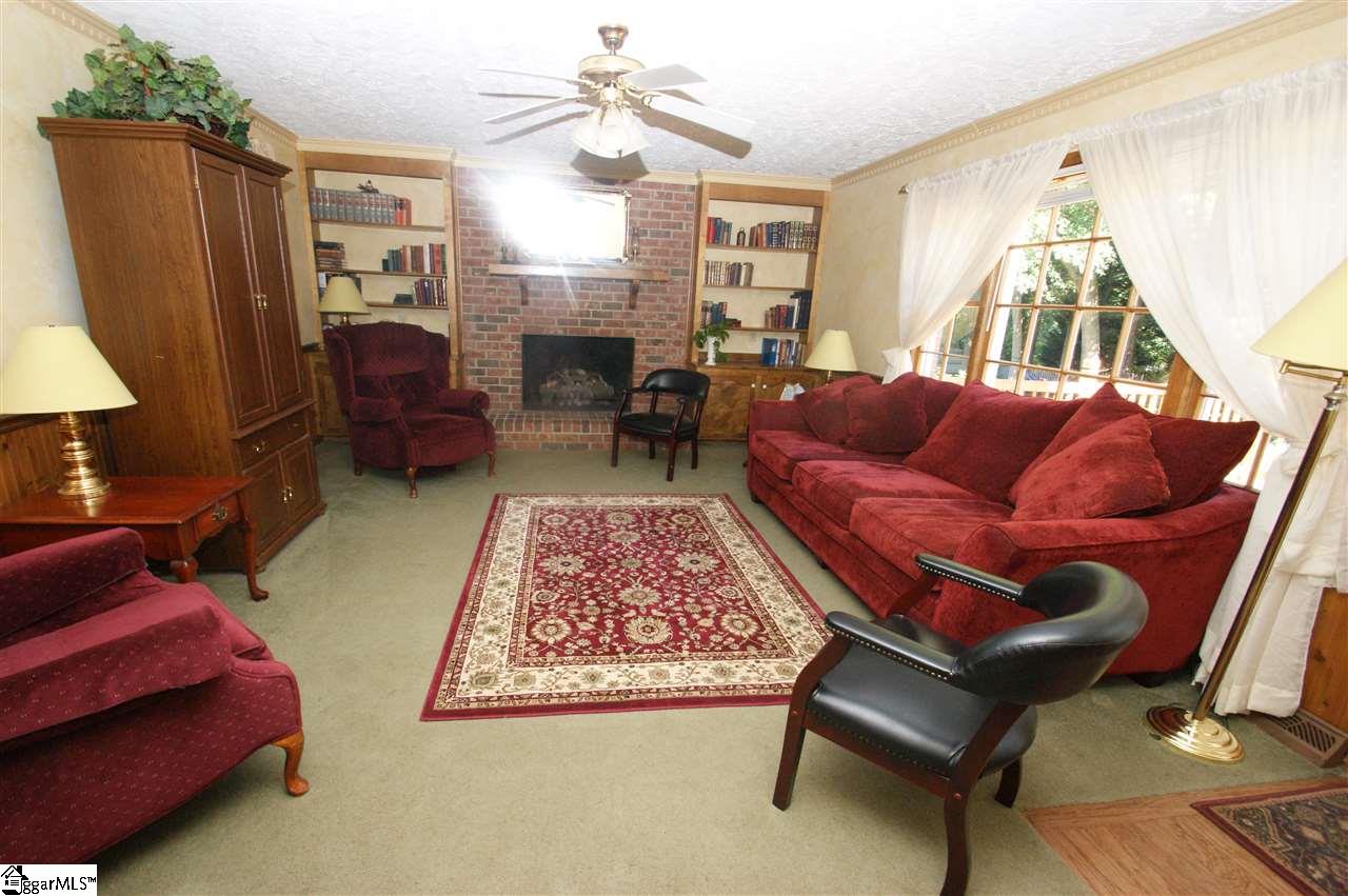 700 East Silverleaf Street Greer, SC 29650 - Photo 2 of 21 Gallery Image 2