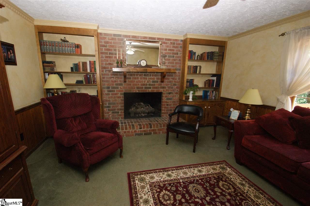 700 East Silverleaf Street Greer, SC 29650 - Photo 3 of 21 Gallery Image 3