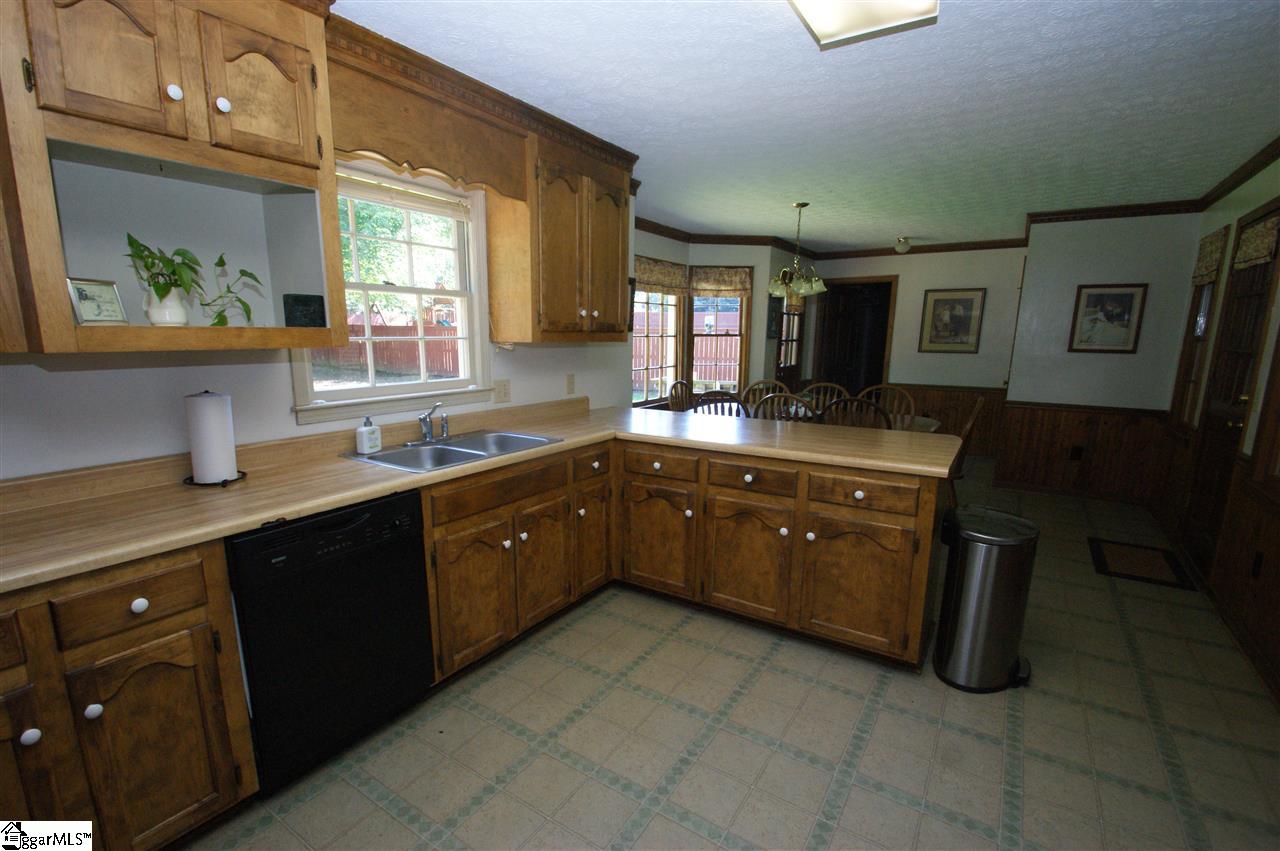 700 East Silverleaf Street Greer, SC 29650 - Photo 5 of 21 Gallery Image 5