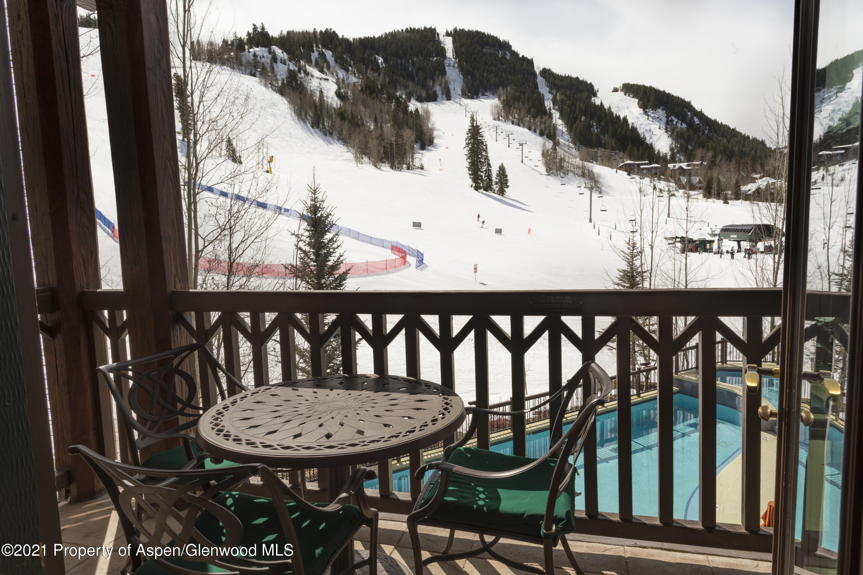 197 Prospector Road, Unit 2412 SUMMER INTEREST #10 Aspen, CO 81611 - Photo 21 of 25 a view of a chairs and table in patio