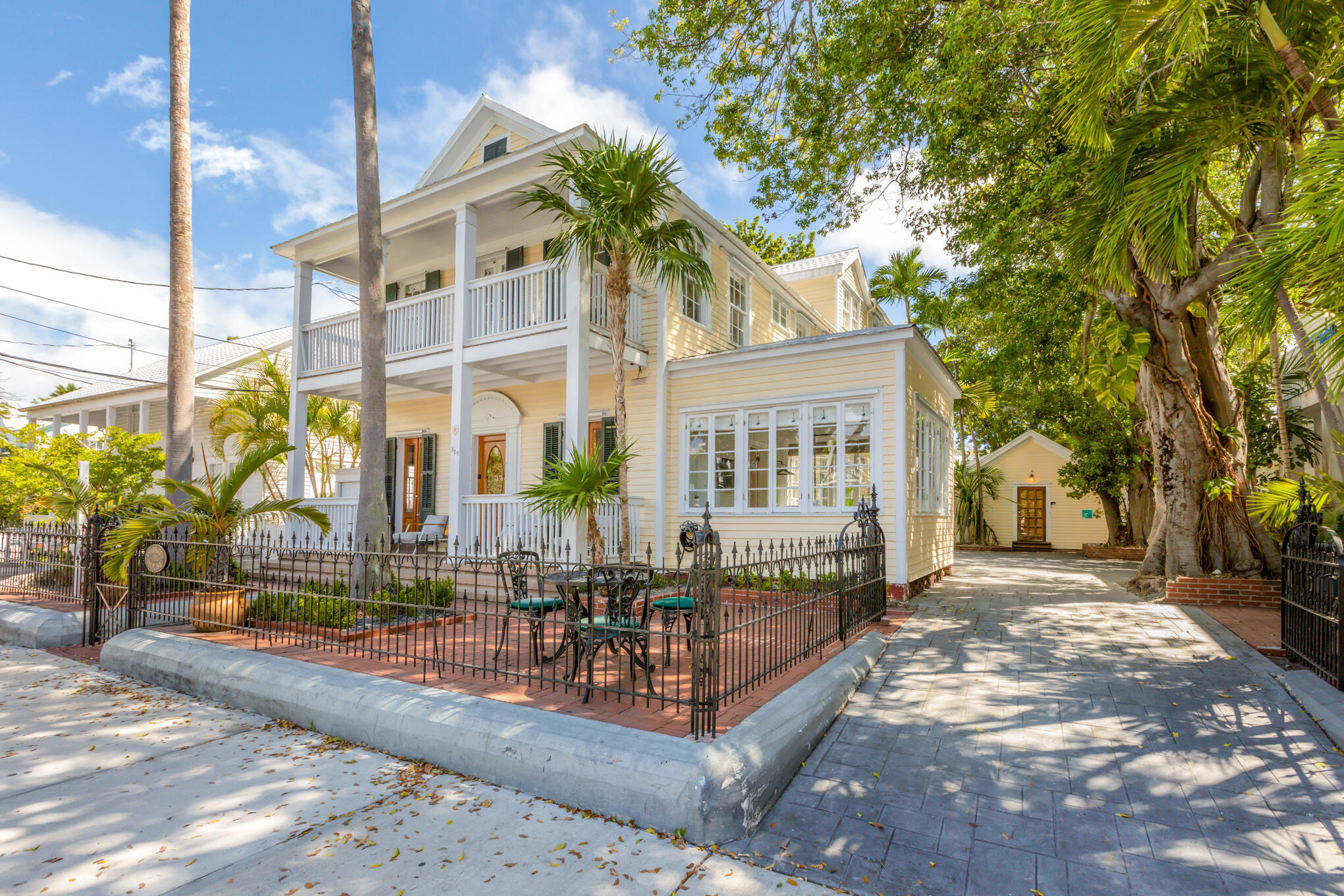 525 Simonton Street Key West, FL 33040 - Photo 2 of 60 Front of home