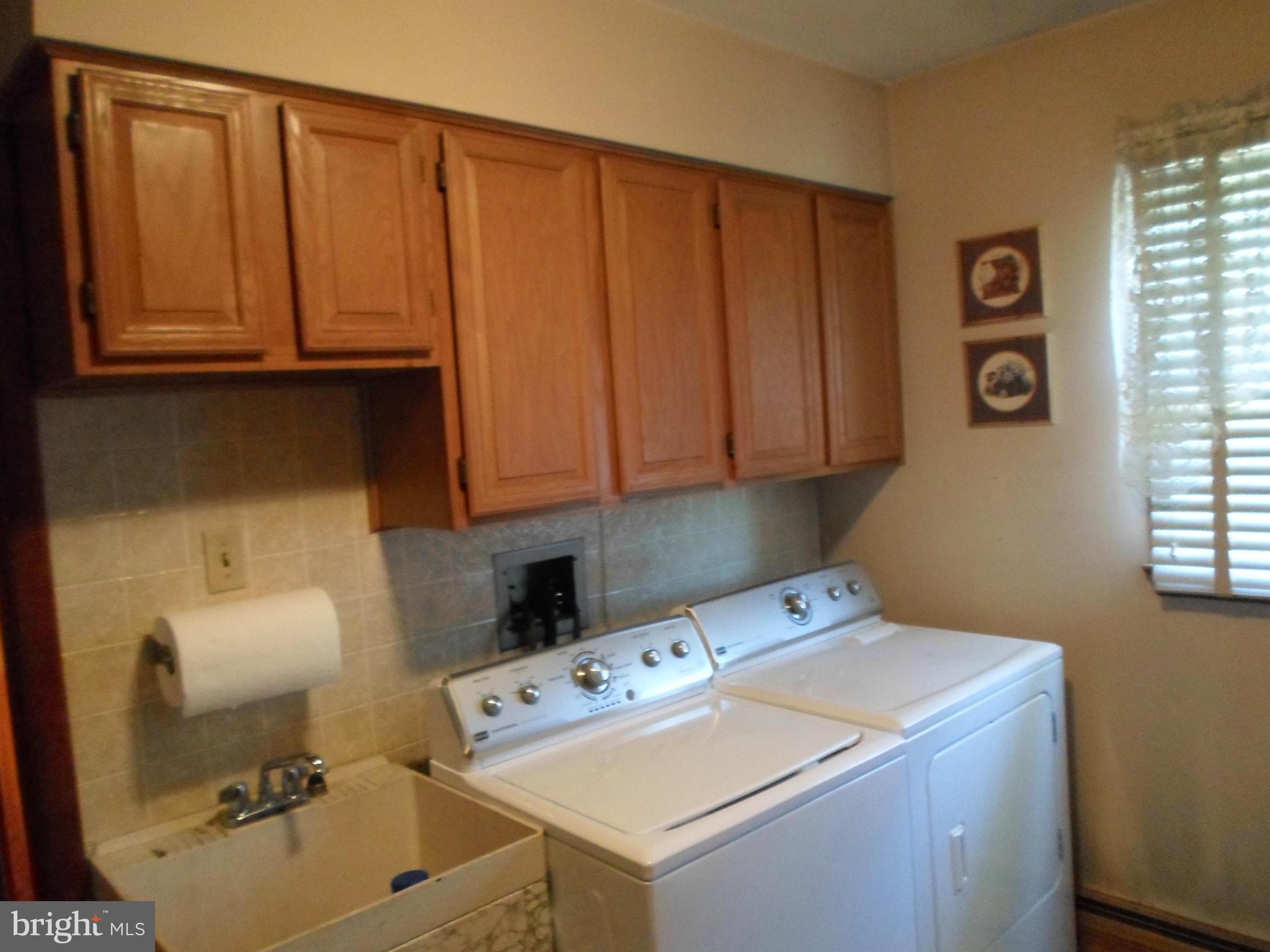 7410 South Osborne Road Upper Marlboro, MD 20772 - Photo 15 of 30 a utility room with dryer and washer