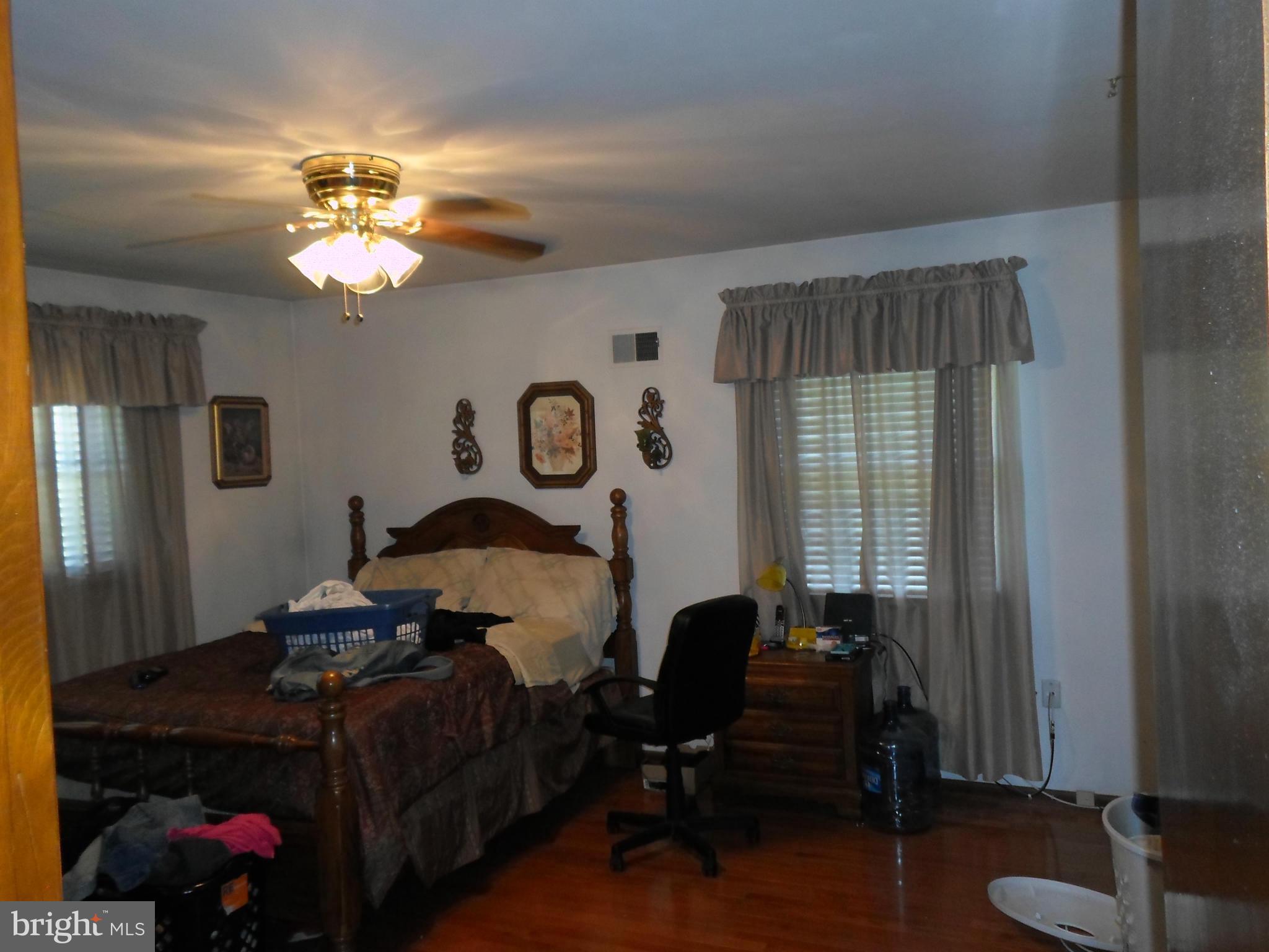 7410 South Osborne Road Upper Marlboro, MD 20772 - Photo 8 of 30 a living room with furniture