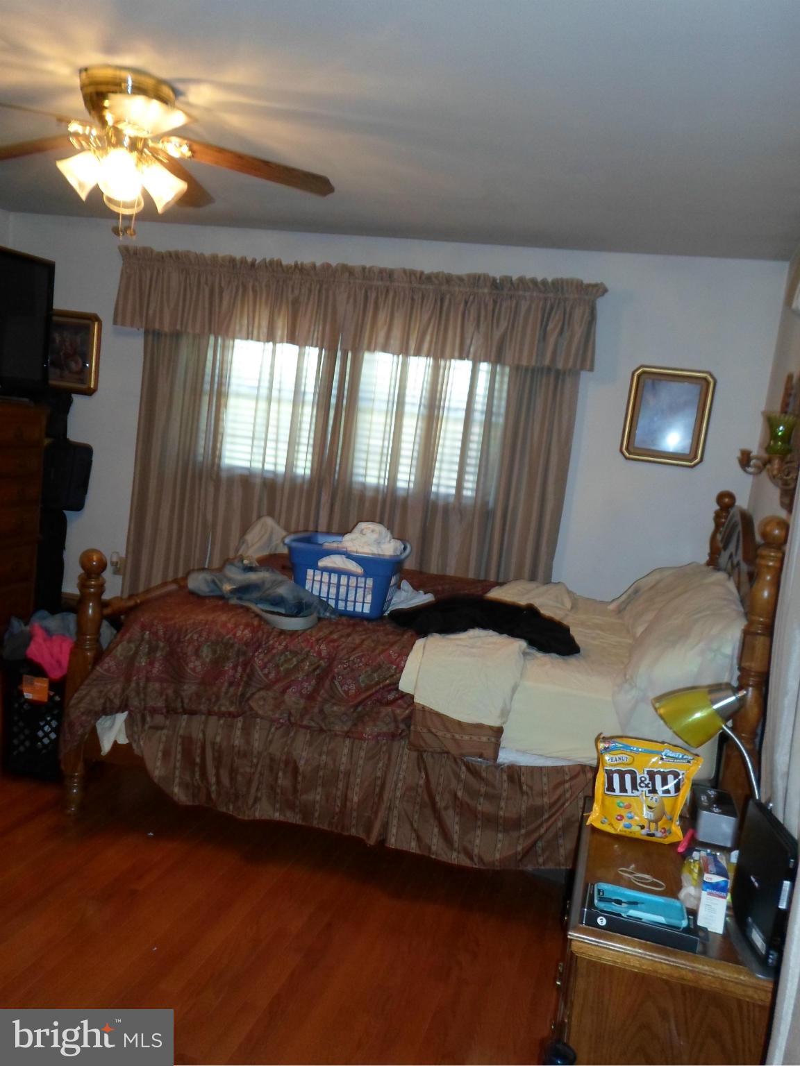 7410 South Osborne Road Upper Marlboro, MD 20772 - Photo 10 of 30 a living room with furniture and a window