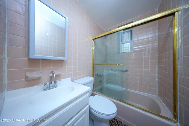 $890,000 | 146 Cedar Avenue | South Beach