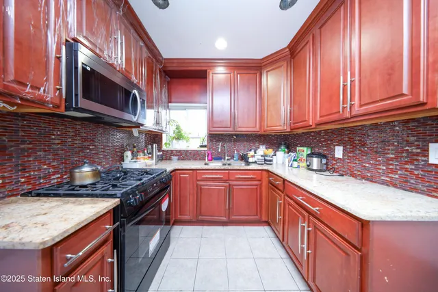 $890,000 | 146 Cedar Avenue | South Beach