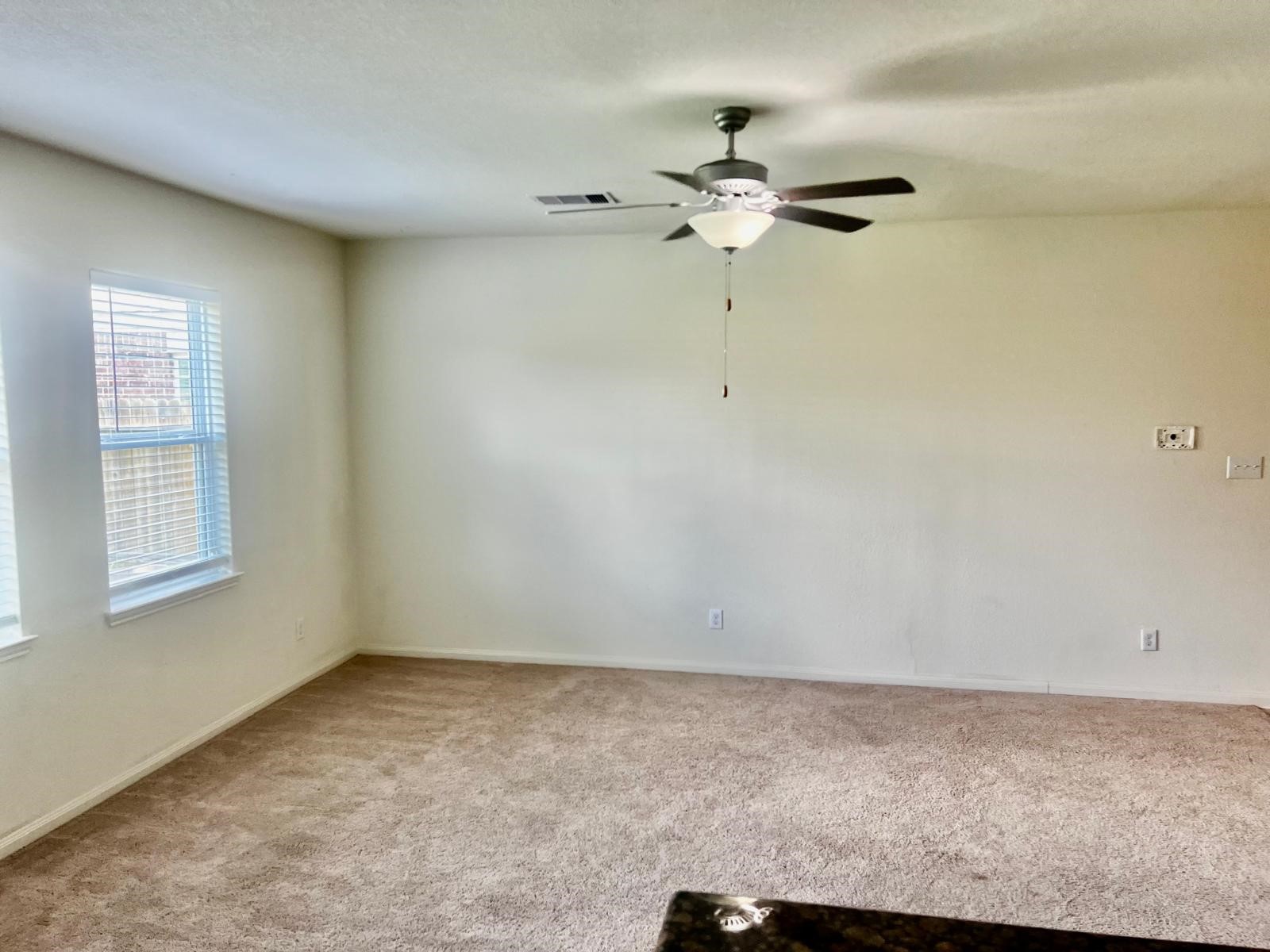 6159 El Oro Drive Houston, TX 77048 - Photo 2 of 10 en empty room with windows