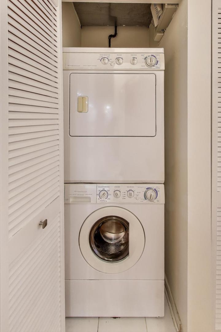 2310 South Canal Street, Unit 210 Chicago, IL 60616 - Photo 19 of 22 a utility room with dryer and washer