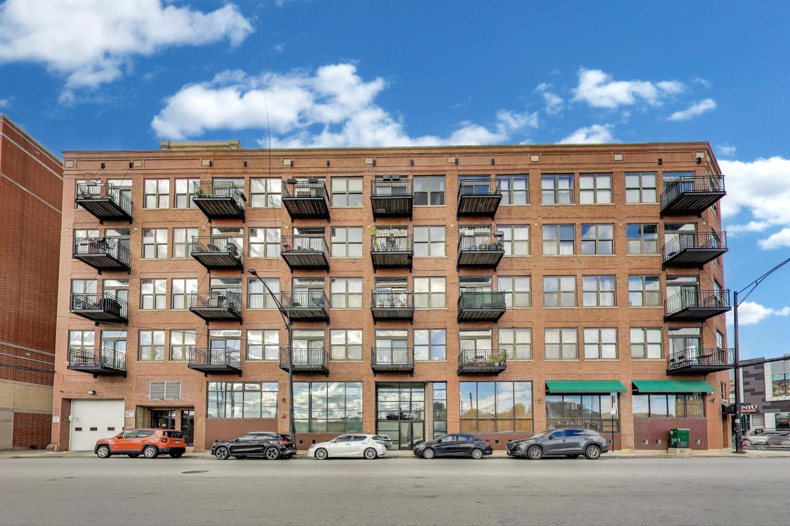 2310 South Canal Street, Unit 210 Chicago, IL 60616 - Photo 2 of 22 a city view