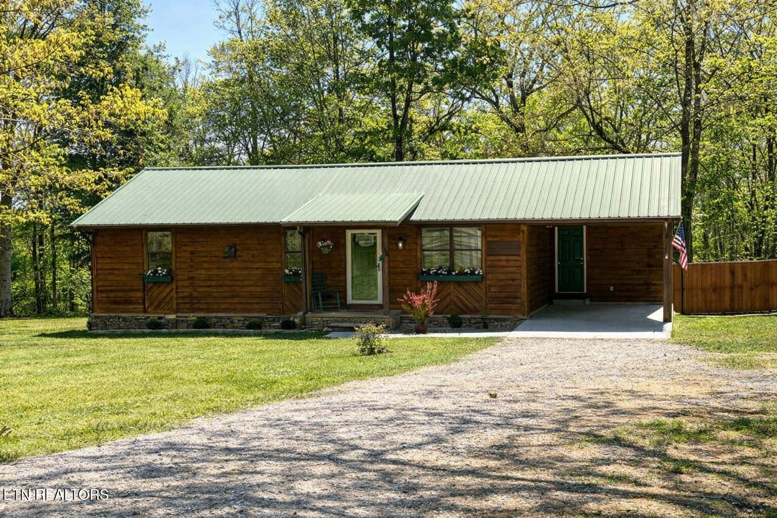 533 Robbins Road Crossville, TN 38572 - Photo 2 of 57 02-cp