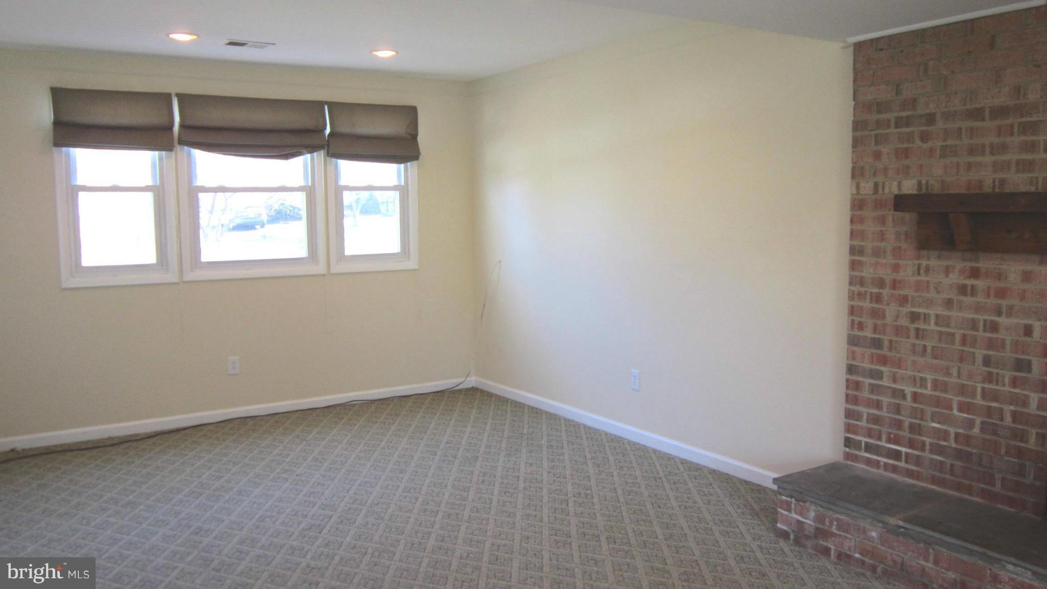 17124 Whites Road Poolesville, MD 20837 - Photo 14 of 17 Family Room View 1
