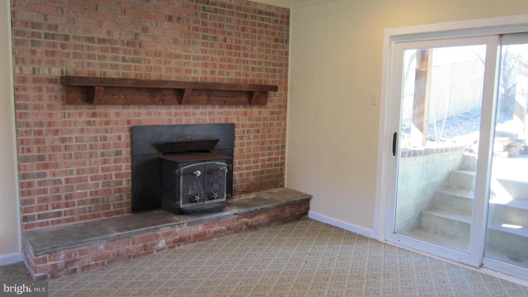 17124 Whites Road Poolesville, MD 20837 - Photo 15 of 17 Family Room View 2