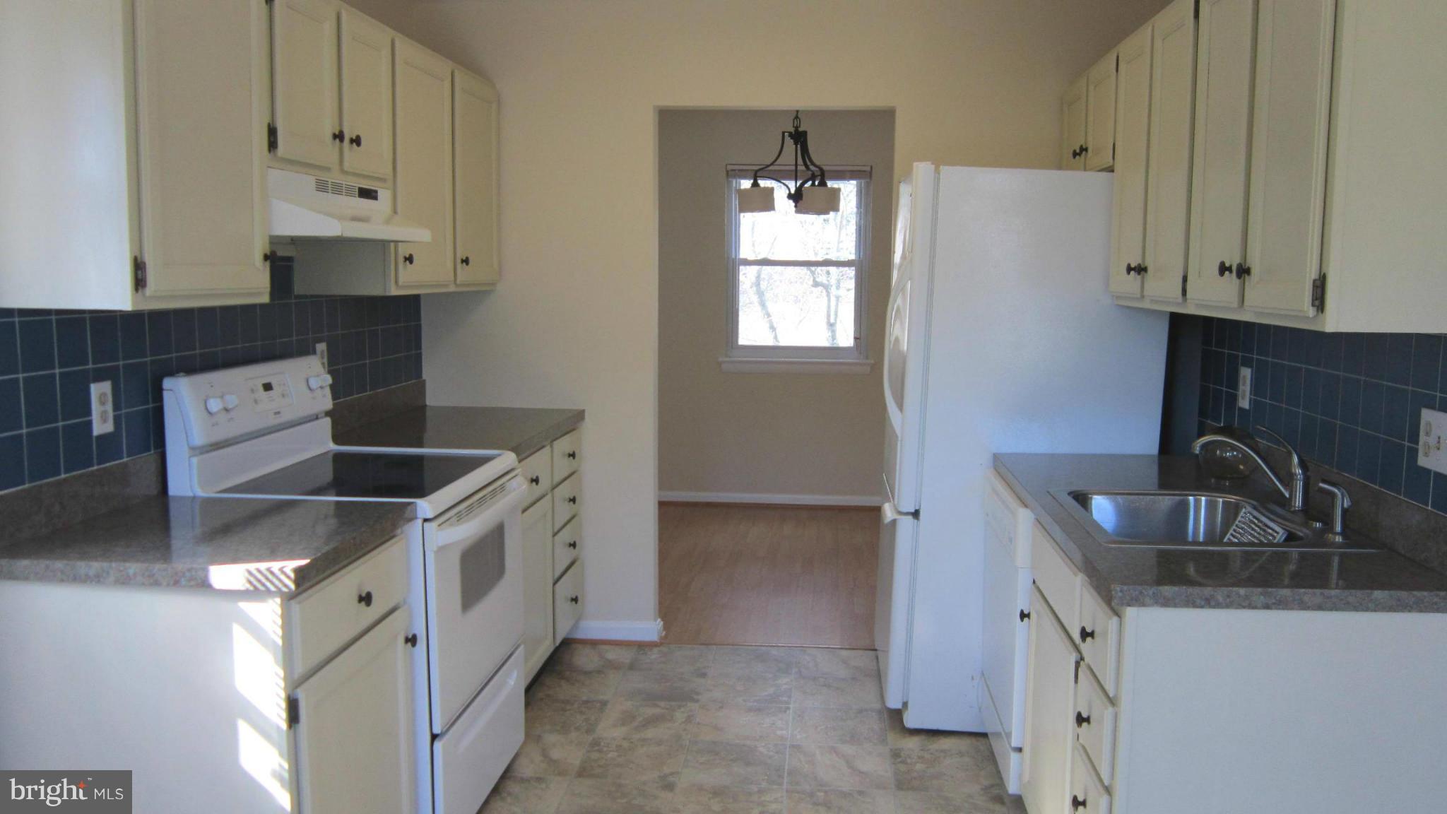 17124 Whites Road Poolesville, MD 20837 - Photo 5 of 17 Kitchen View