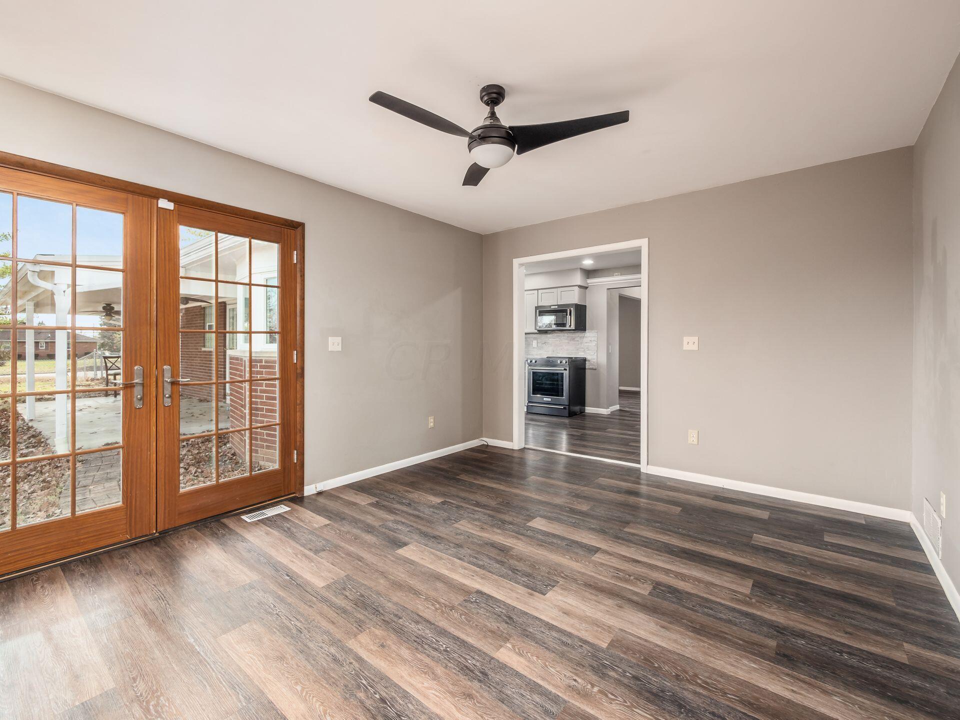 5474 Hoover Road Grove City, OH 43123 - Photo 18 of 48 Family Room