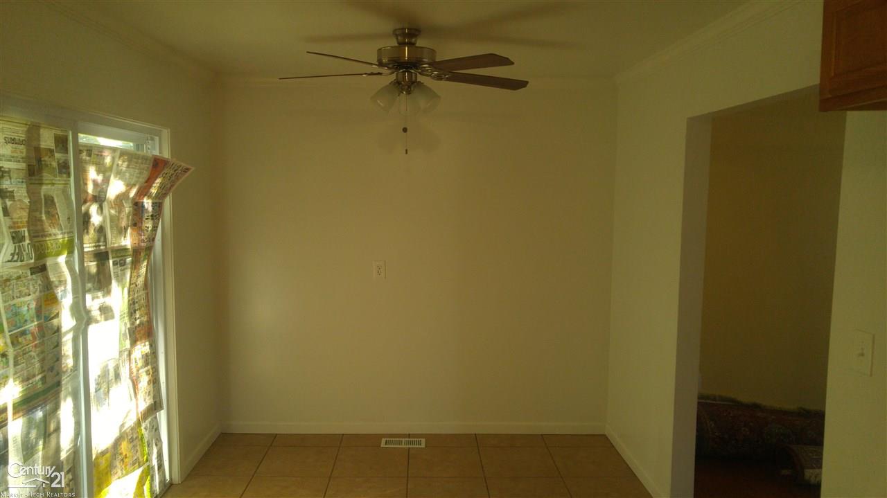 11 Inches Street Mount Clemens, MI 48043 - Photo 7 of 20