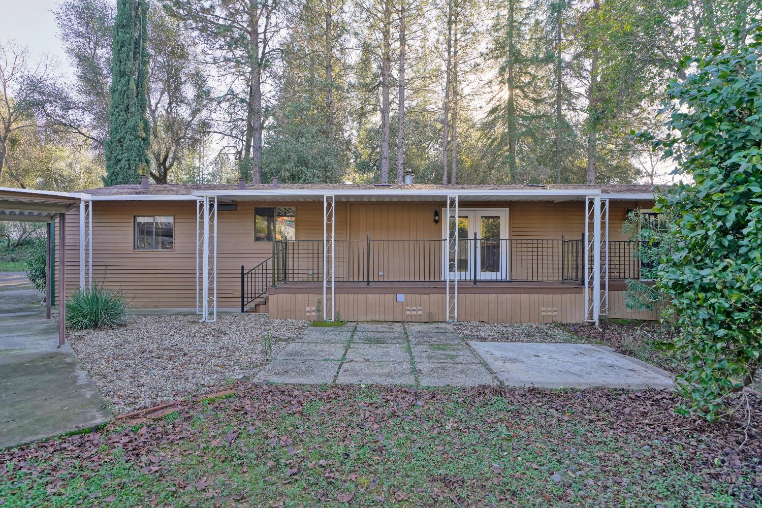 4420 Pleasant Valley Road, Unit 155 Diamond Springs, CA 95619 - Photo 35 of 42 a front view of a house with garden