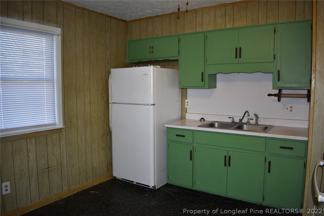 801 East Rockingham Road Maxton, NC 28364 - Photo 4 of 13 Gallery Image 4