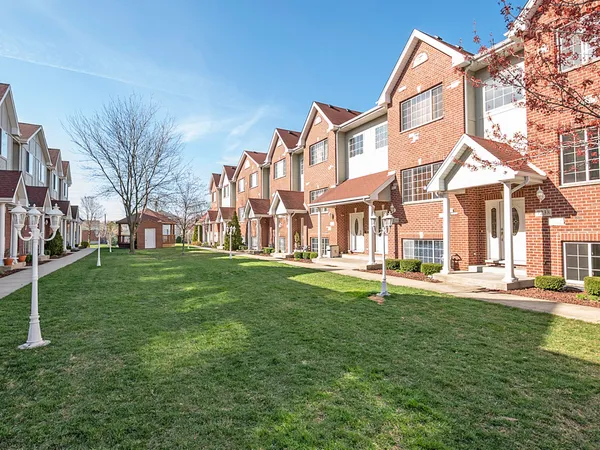 $359,000 | 7204 West 83rd Street, Bridgeview, IL 60455