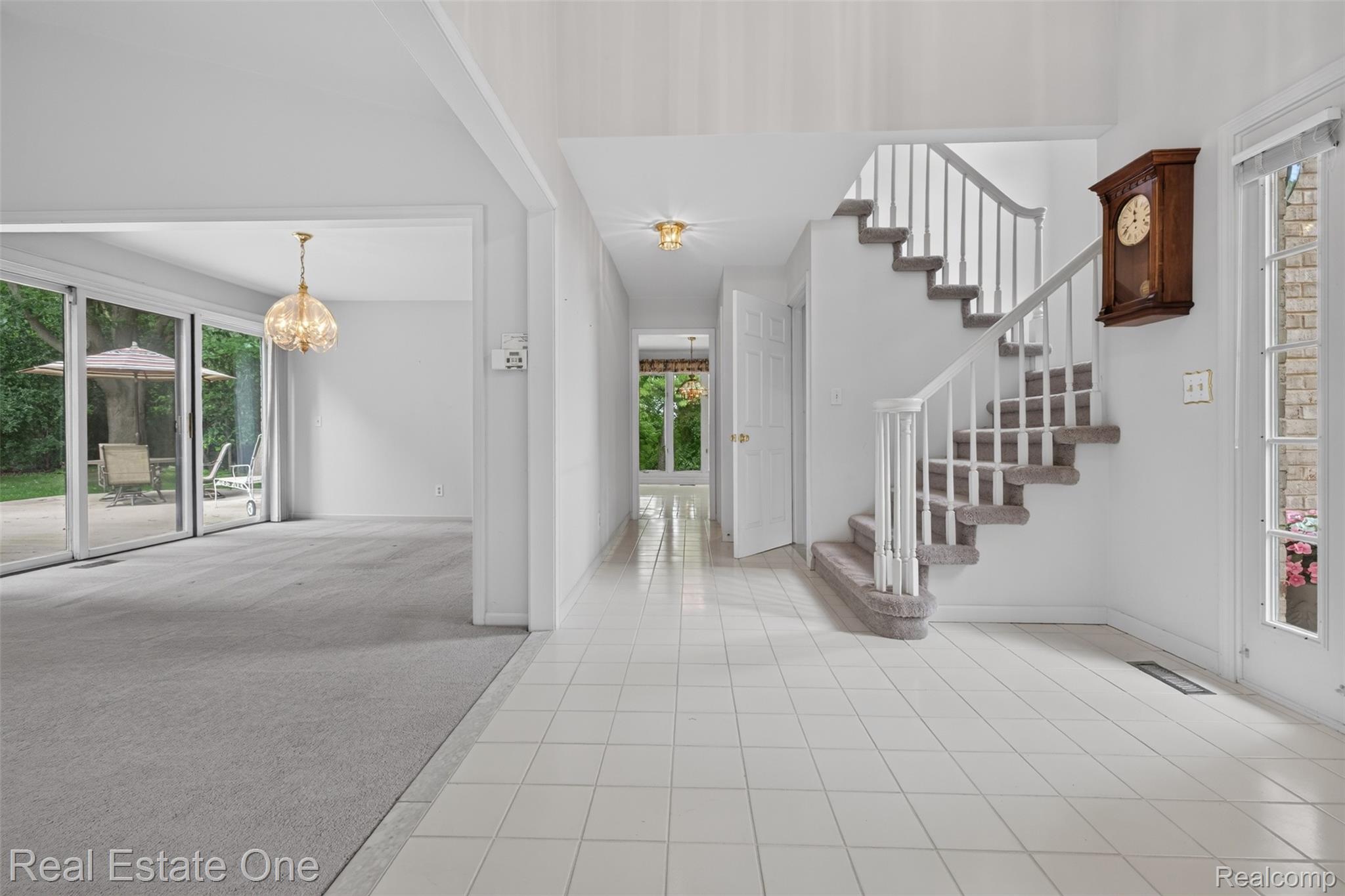 3400 Wedgewood Drive Rochester, MI 48306 - Photo 11 of 49 6) Foyer.jpg