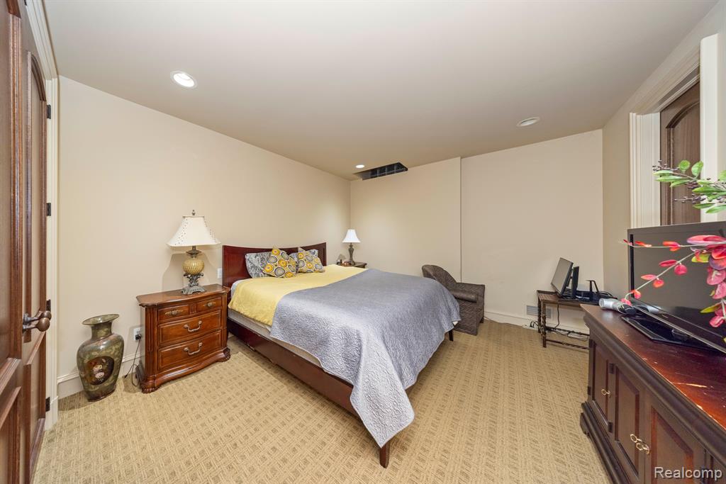 4326 Commerce Road West Bloomfield, MI 48324 - Photo 46 of 75