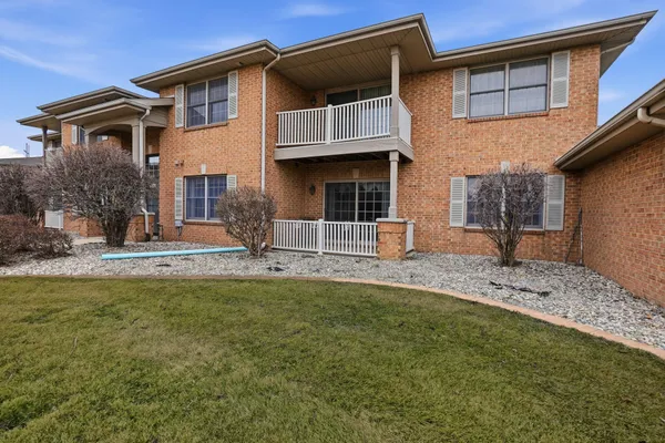 $210,000 | 9735 Wildwood Court, Unit 1B, Highland, IN 46322